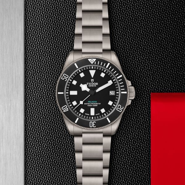 Pelagos Ultra 43 mm automatique en titane